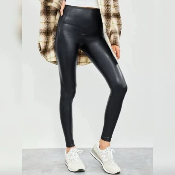 Aritzia Wilfred Free Daria Pant High-waisted Vegan Leather Leggings Size M - Picture 3 of 5